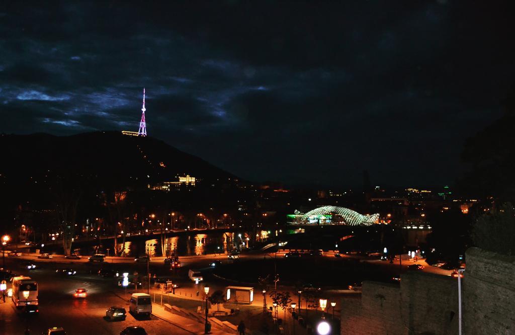 Tiflis Metekhi Hotel Esterno foto