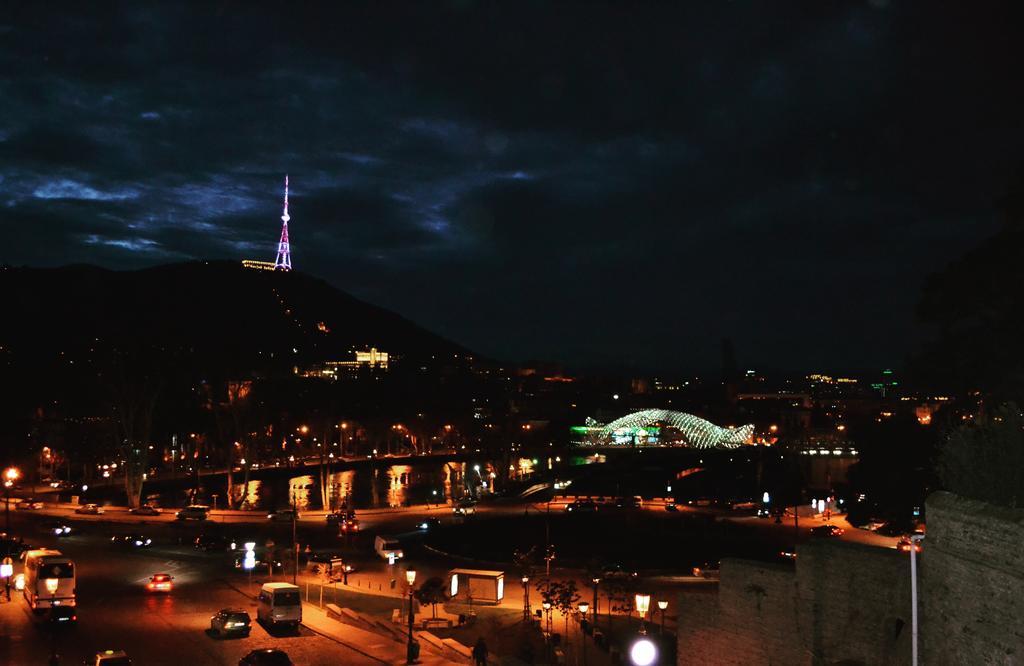 Tiflis Metekhi Hotel Esterno foto